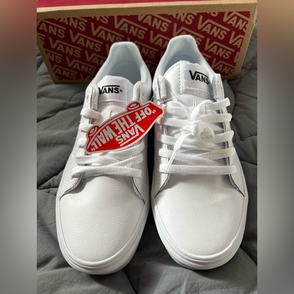 Vans Seldan Leather Shoes White Mens Size 7/ Woman Size 8.5 NWT